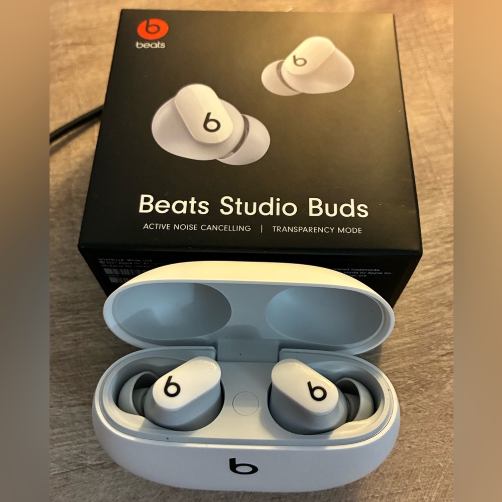 Beats Studio Buds - White - Active Noise Cancelling and Transparency Mode